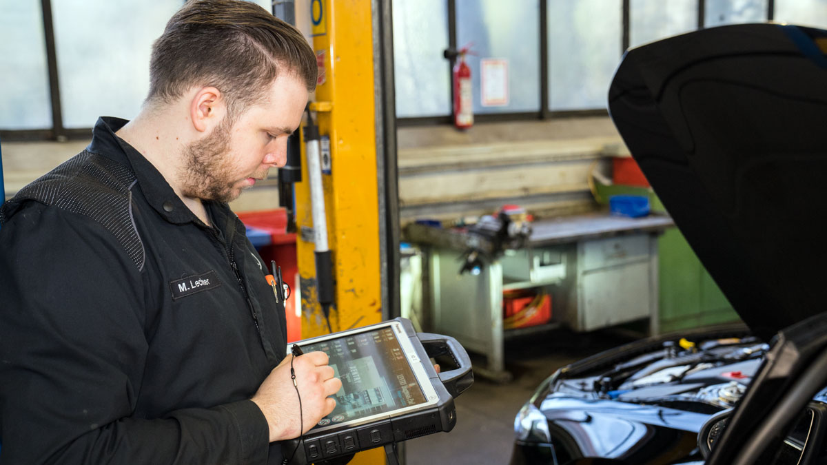 AutohausStuttgart_workshop Autohaus Kloz Stuttgart - Fehlersuche und Auslesen