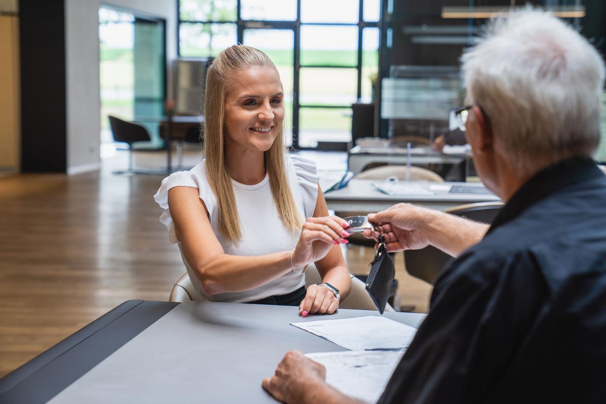 Autohaus_kloz_13 Autohaus Kloz Fellbach-Schmiden - Schlüsselübergabe
