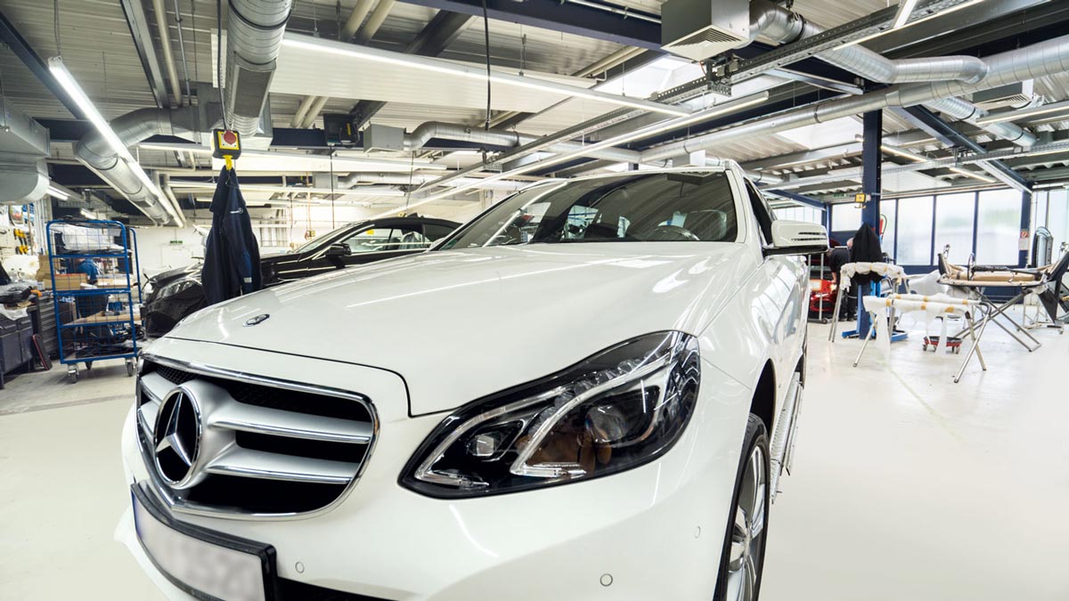 Karosserie & Lack Weilimdorf - Fotofinish eines zuvor ausbesserungsbedürftigen Fahrzuegs