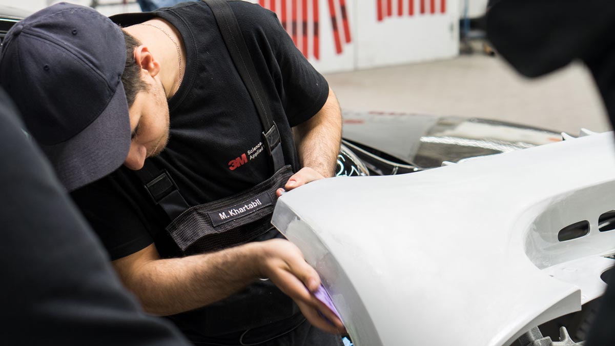 Karosserie & Lack Weilimdorf - Feinarbeit die mit einem guten Auge ausgeführt wird