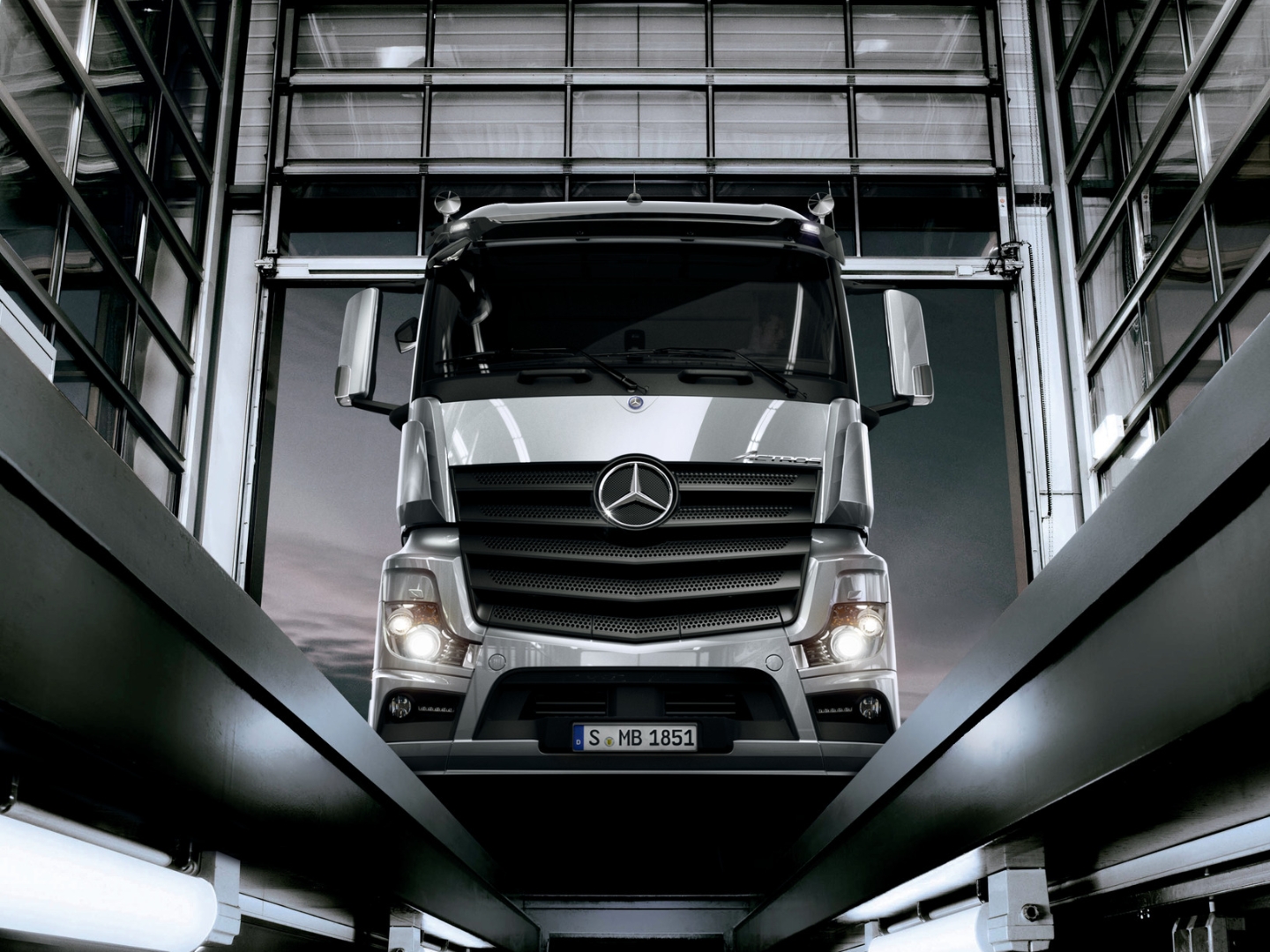 Mercedes-Benz LKW in der Werkstatt – Daimler Truck Service bei Autohaus Felix Kloz