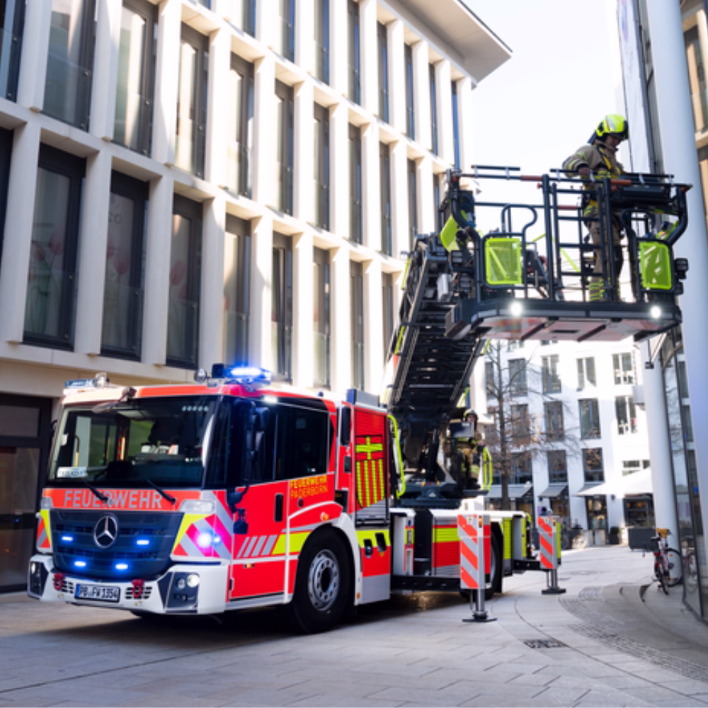 Mercedes-Benz Feuerwehrfahrzeug im Nutzfahrzeug-Service bei Autohaus Felix Kloz