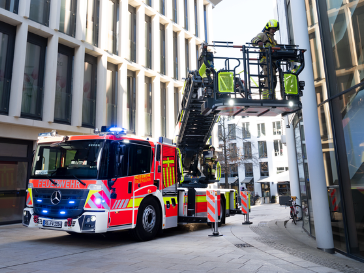 Mercedes-Benz Feuerwehrfahrzeug im Nutzfahrzeug-Service bei Autohaus Felix Kloz
