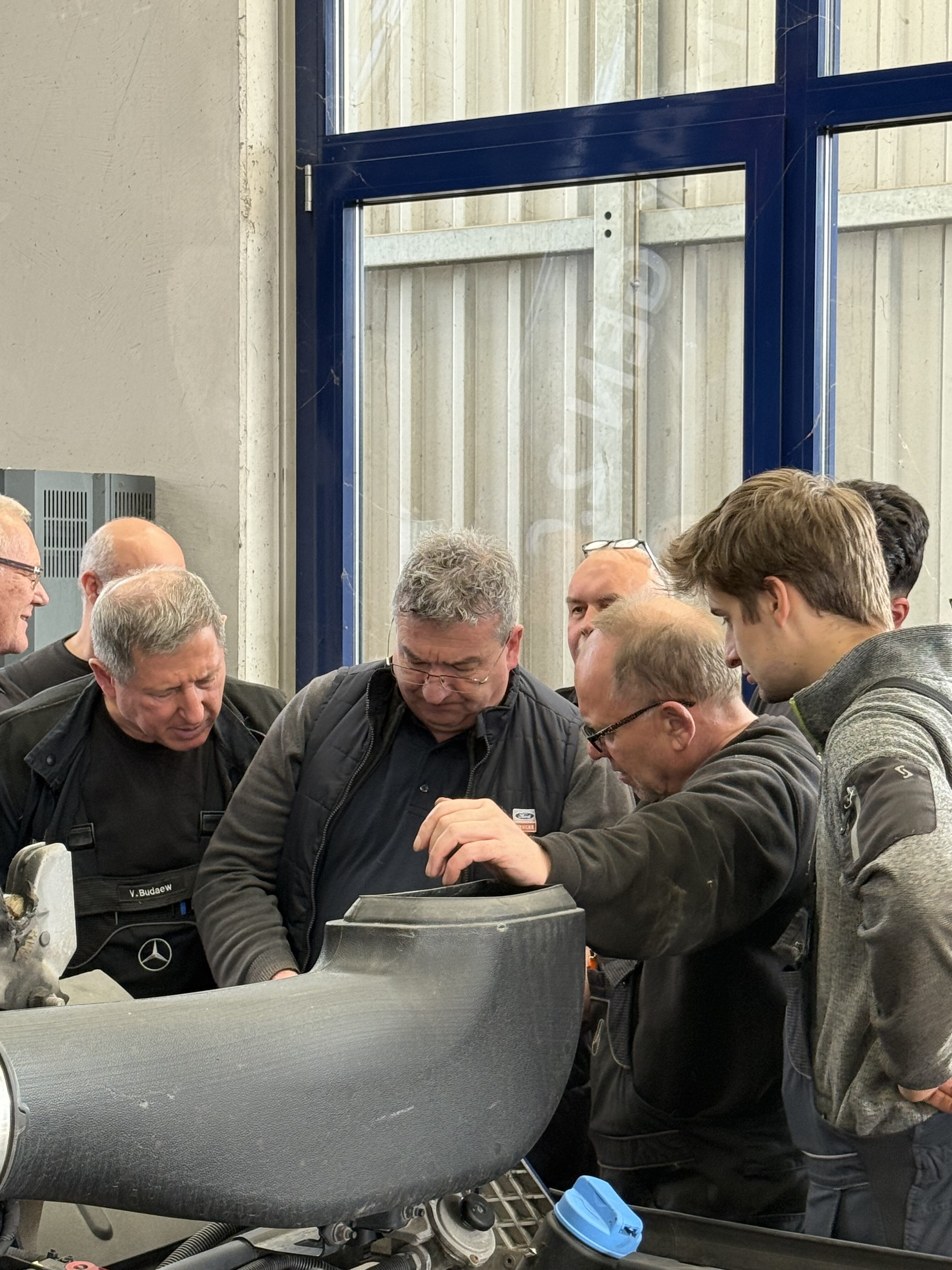 LKW-Service Werkstatt-Team | Autohaus Felix Kloz Werkstatt-Team im LKW-Service bei Autohaus Felix Kloz in der Region Stuttgart