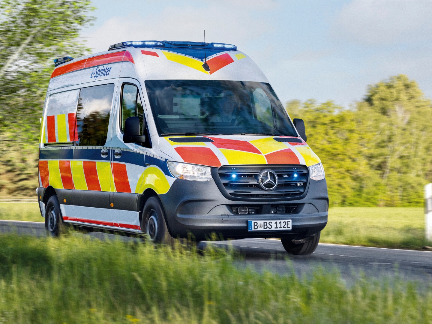 Mercedes-Benz Rettungswagen im Nutzfahrzeug-Service bei Autohaus Felix Kloz