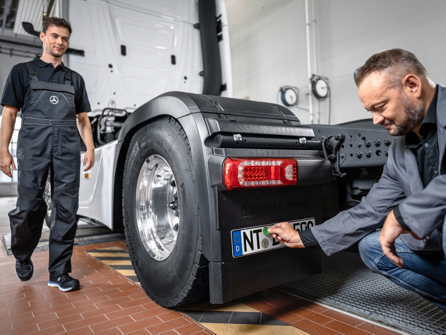 Mercedes-Benz LKW-Service in der Werkstatt von Autohaus Felix Kloz