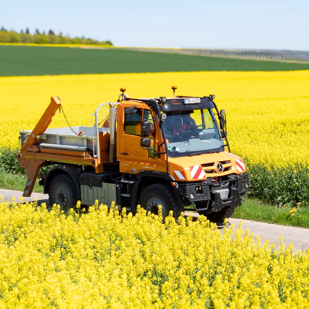 Mercedes-Benz Unimog im Nutzfahrzeug-Service bei Autohaus Felix Kloz