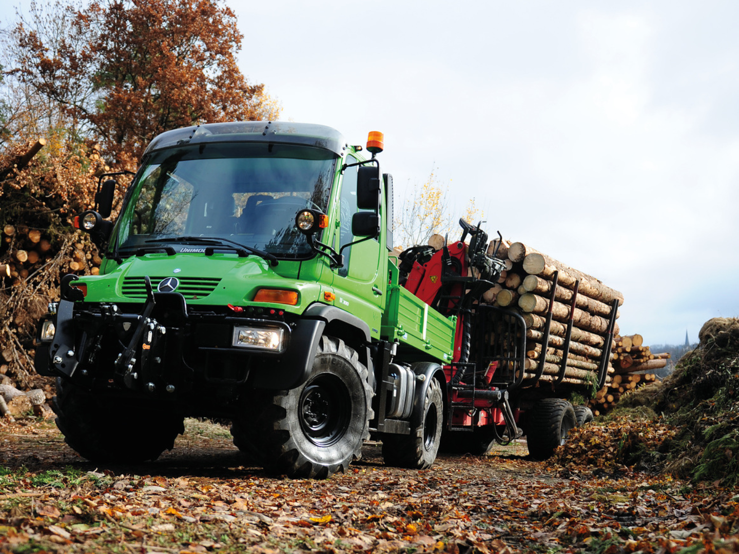 Mercedes-Benz Unimog im Nutzfahrzeug-Service bei Autohaus Felix Kloz